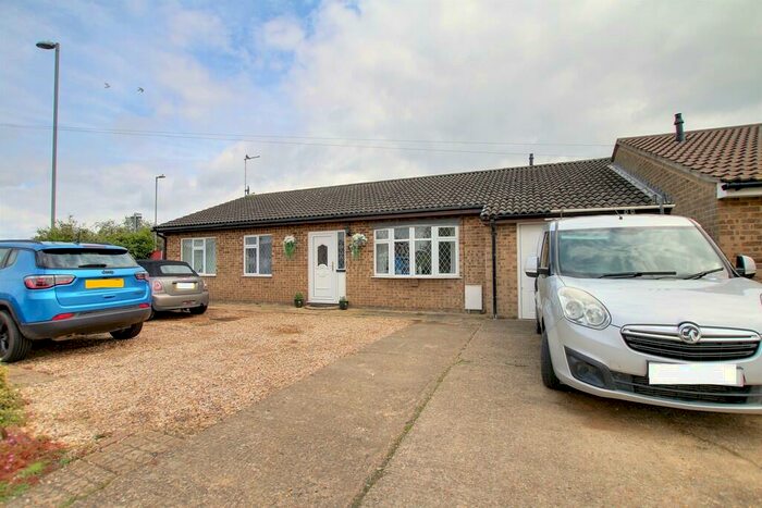 3 Bedroom Semi-Detached Bungalow To Rent In Cavalry Drive, March, PE15