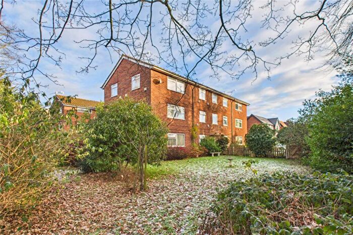 2 Bedroom Apartment For Sale In The Chestnuts, Horley, Surrey, RH6