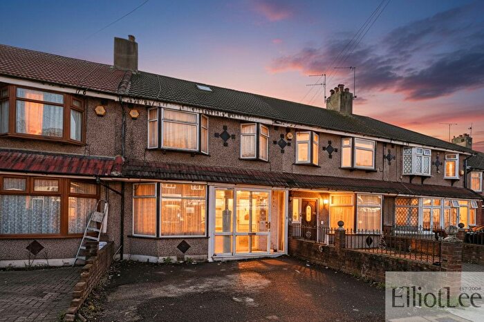 3 Bedroom Terraced House For Sale In Bilton Road, Perivale, UB6