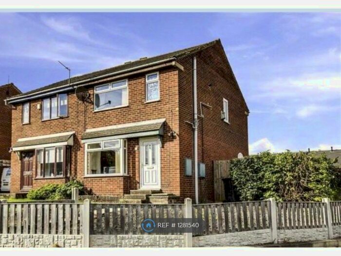 3 Bedroom Semi-Detached House To Rent In Beechcroft View, Leeds, LS11
