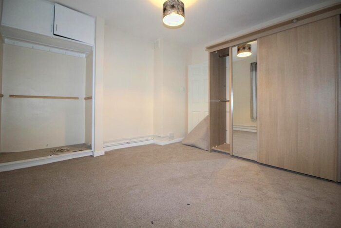 2 Bedroom Flat To Rent In Manor Court, Enfield EN1