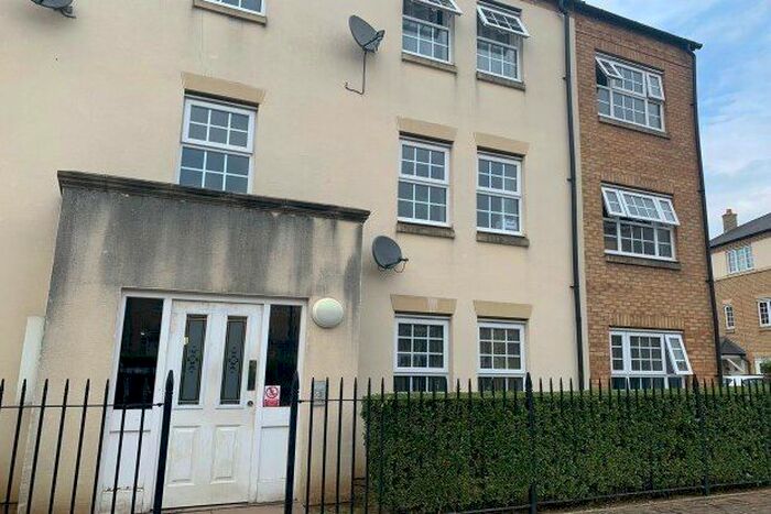 2 Bedroom Flat To Rent In Wilks Walk, Northampton, NN4