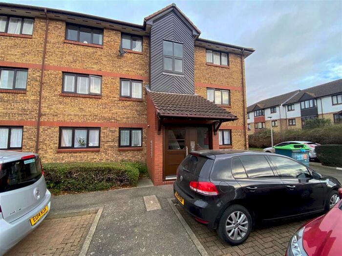 2 Bedroom Flat To Rent In Waterside Close, Barking, Essex, IG11
