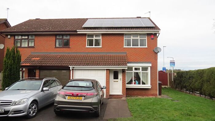 3 Bedroom Semi-Detached House To Rent In Gatcombe Close, Wolverhampton, West Midlands, WV10