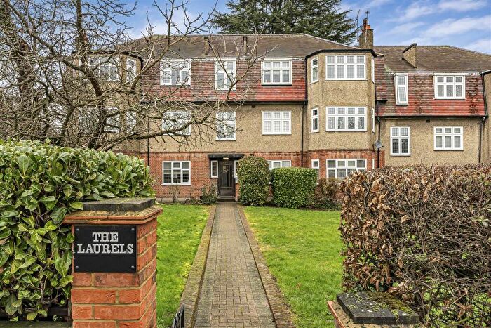 2 Bedroom Apartment For Sale In Palmsterston Road, Buckhurst Hill, IG9