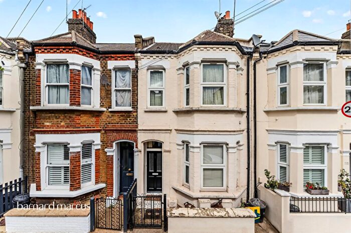 1 Bedroom Flat For Sale In Mossbury Road, London, SW11