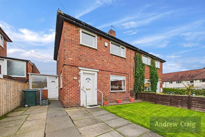 3 Bedroom Semi-Detached House For Sale In Athlone Place, Birtley, DH3