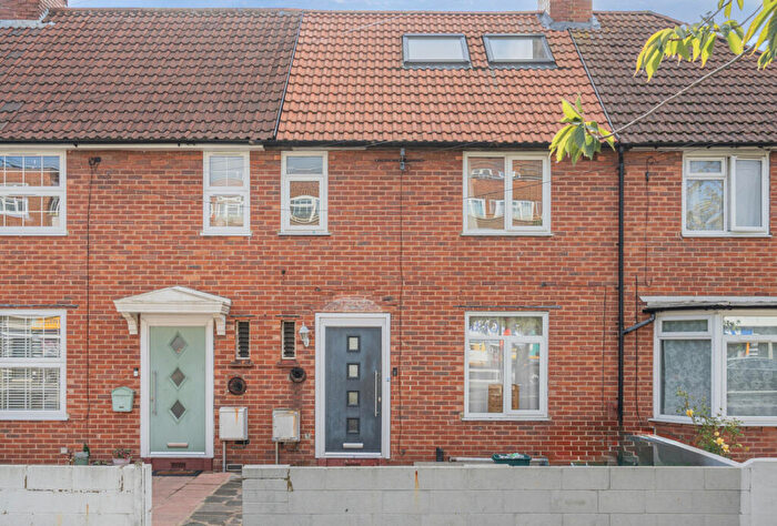 4 Bedroom Terraced House For Sale In Bishopsford Road, Morden, SM4