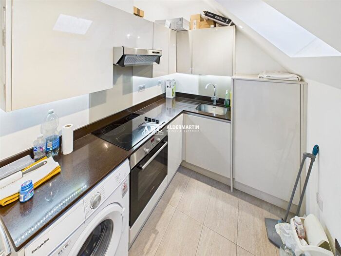 1 Bedroom Flat For Sale In High Street, New Malden, KT3