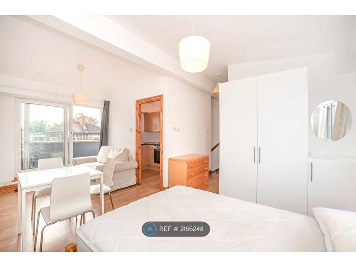 Studio To Rent In St Donatts Rd, London, SE14