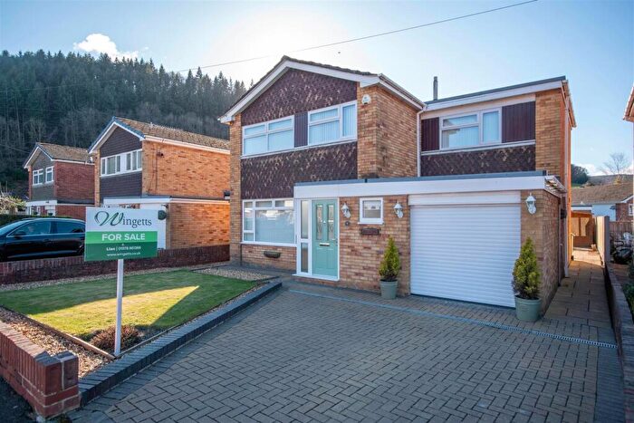 4 Bedroom Detached House For Sale In Tyn Y Celyn Drive, Llangollen, LL20