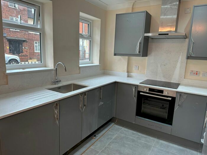 2 Bedroom Flat To Rent In York Road, Ilford, IG1