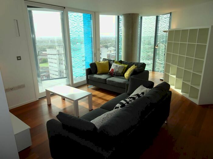 3 Bedroom Flat To Rent In Beetham Tower, Holloway Circus, B1