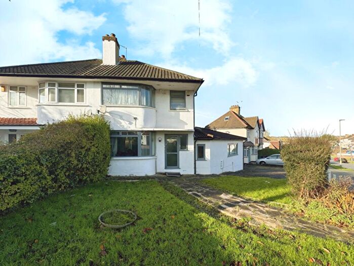 4 Bedroom Semi Detached House For Sale In Mount Grove, Edgware, HA8