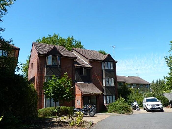 Flat To Rent In Godolphin Close, Palmers Green, London, N13