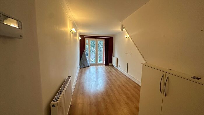 1 Bedroom Flat To Rent In Waverley Road, Harrow, HA2