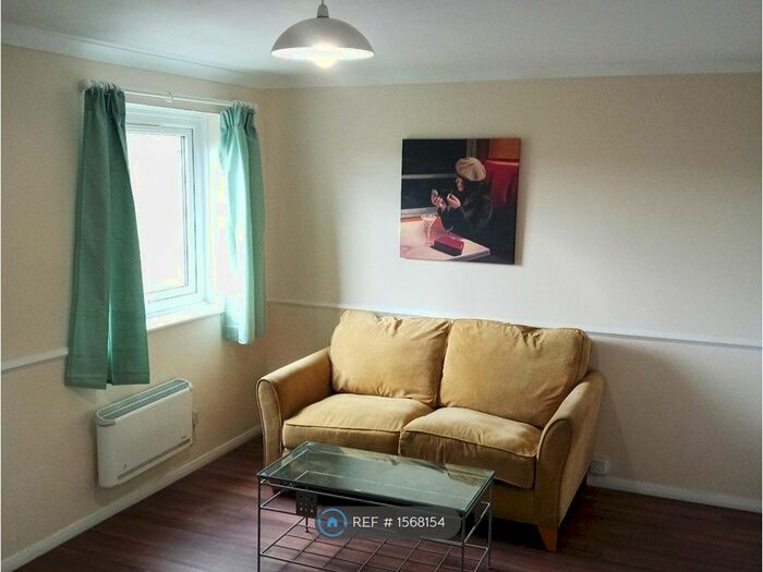 2 Bedroom Flat To Rent In Gurney Close, Barking, IG11