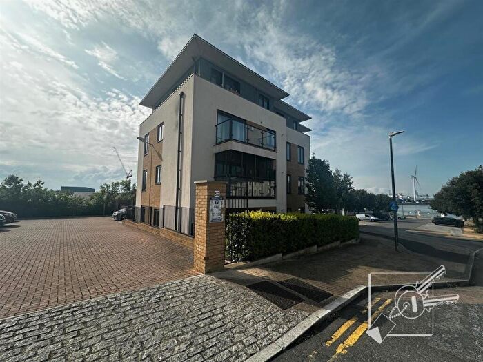 2 Bedroom Flat To Rent In Burch Road, Northfleet, DA11