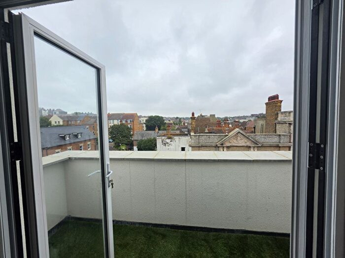 3 Bedroom Flat To Rent In Mansion Street, Margate, CT9