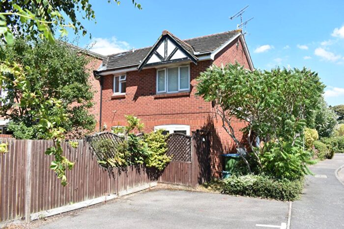 1 Bedroom House To Rent In Eyston Drive, Weybridge, KT13