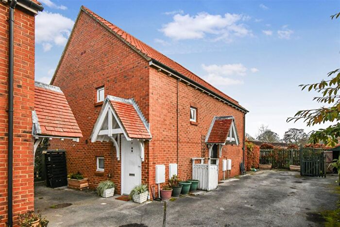 2 Bedroom Flat For Sale In Conifer Close, New Earswick, York, YO32