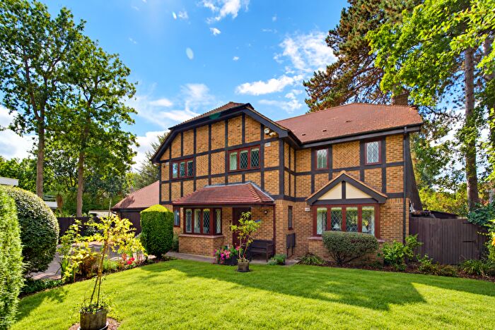 5 Bedroom Detached House For Sale In Dartnell Court, West Byfleet, KT14