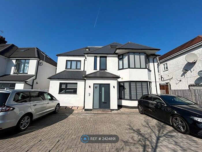 3 Bedroom Flat To Rent In Station Road, London, NW4
