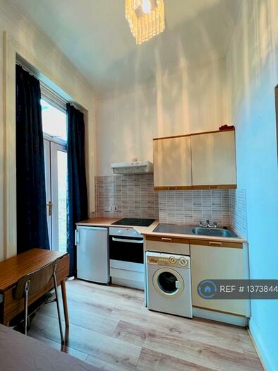 Studio To Rent In Kilburn, London, NW6