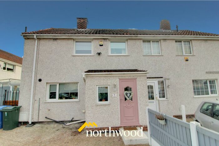 3 Bedroom Semi-Detached House To Rent In The Oval, Dunscroft, Doncaster, DN7