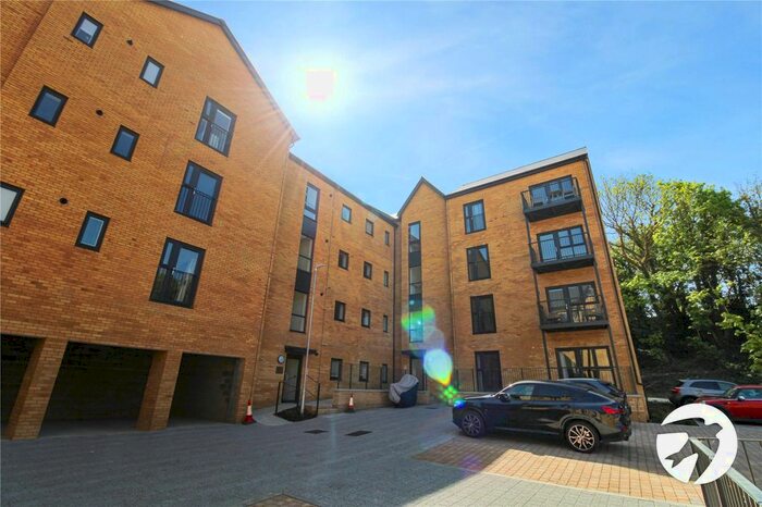 1 Bedroom Flat To Rent In Bazley Close, Swanscombe, DA10