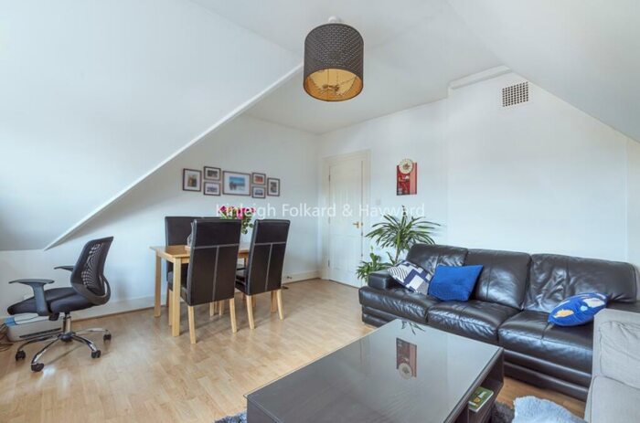 1 Bedroom Flat To Rent In Hillfield Avenue, Crouch End, London, N8