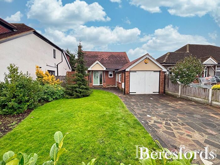 2 Bedroom Detached House For Sale In Acacia Gardens, Upminster, RM14