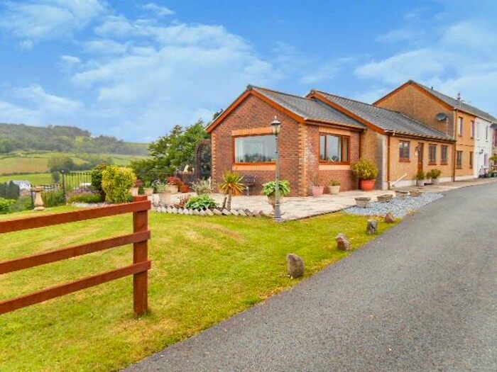 4 Bedroom Farmhouse For Sale In Carmarthen Road, Pontarddulais, SA4
