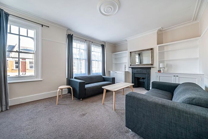 3 Bedroom Flat To Rent In Kingswood Road, London, SW2