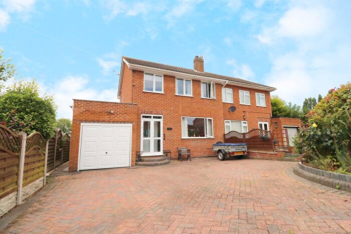 3 Bedroom Semi-Detached House For Sale In Sidsaph Hill, Walkeringham, Doncaster, DN10