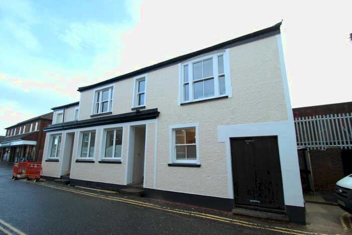 1 Bedroom Flat To Rent In Duke Street, Littlehampton, BN17