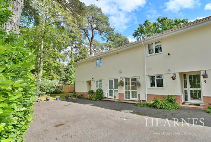 2 Bedroom Apartment For Sale In Ringwood Road, Ferndown, BH22