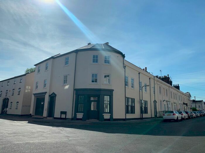 2 Bedroom Flat To Rent In Mill View Apartments, New Street, CV31