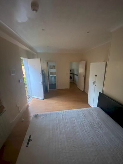 Studio To Rent In Whitehall Road, Thornton Heath CR7