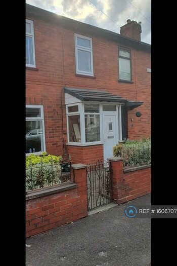 3 Bedroom Terraced House To Rent In Clovelly Avenue, Oldham, OL8
