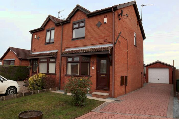 2 Bedroom Semi-Detached House To Rent In Ellis Close, Preston, HU12