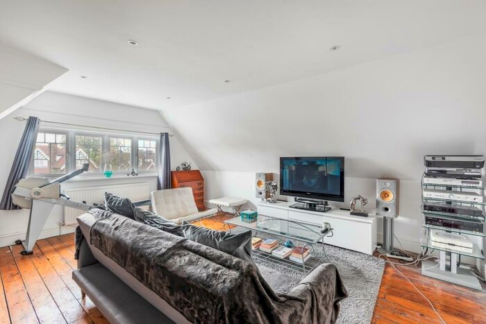 2 Bedroom Flat To Rent In West Park London, SE9