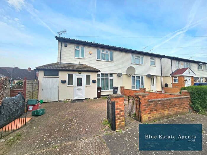 4 Bedroom Terraced House For Sale In Cedar Road, Hounslow, TW4