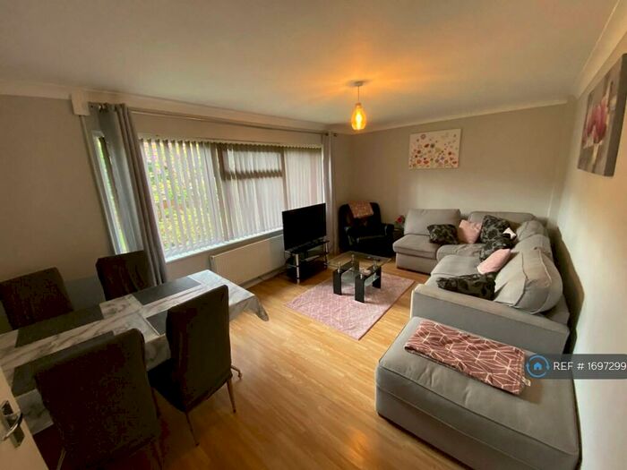 3 Bedroom Bungalow To Rent In Fourth Avenue, Carlton, Nottingham, NG4