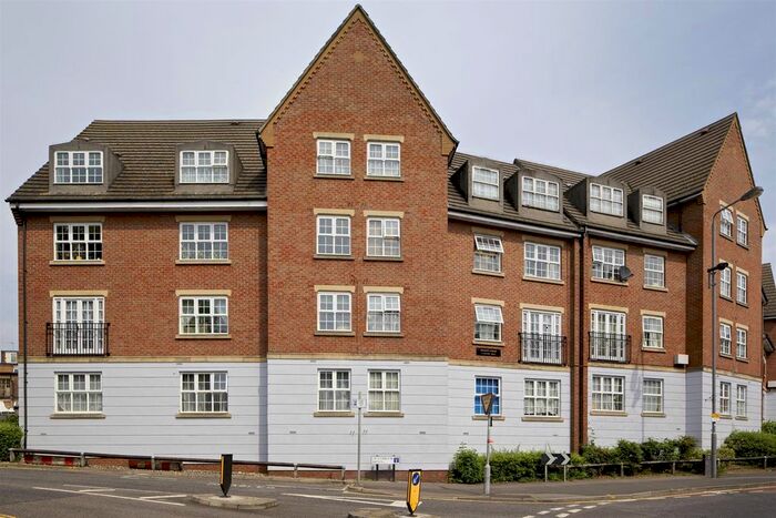 2 Bedroom Flat To Rent In Willow Walk, London, E17