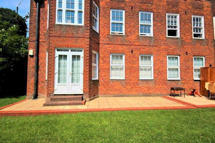 2 Bedroom Flat To Rent In Belmont Close, Cockfosters, EN4