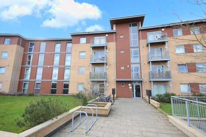 2 Bedroom Apartment To Rent In Kelvin Gate, Town Centre, RG12