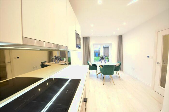 3 Bedroom Detached House To Rent In Aspen Road, High Wycombe, HP10