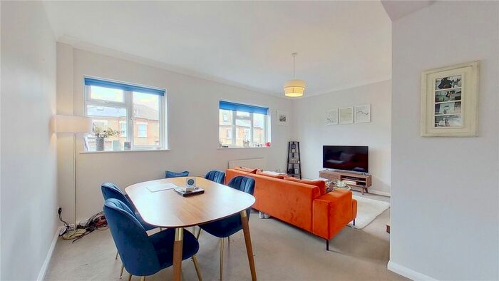 2 Bedroom Flat To Rent In Orlando Road, London, SW4