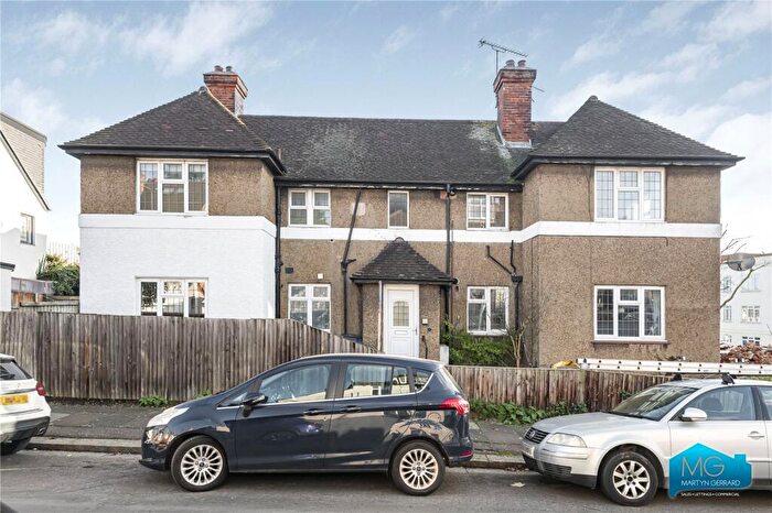 2 Bedroom Apartment To Rent In Albert Road, Hendon, NW4